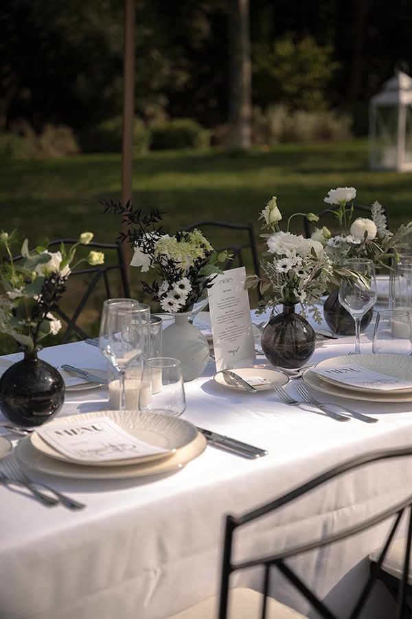 modern-wedding-black-white-decor-fun_14