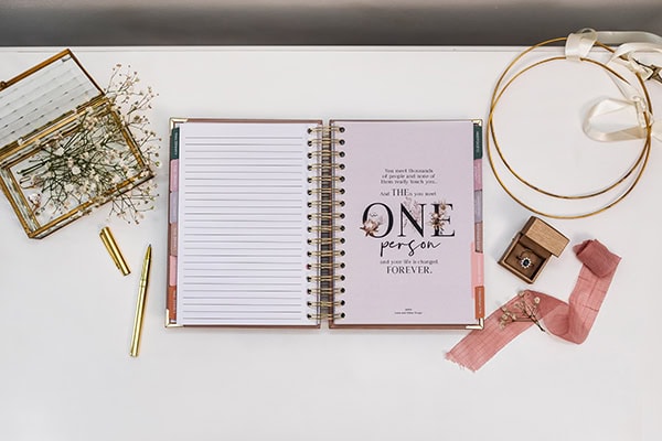 stylish-wedding-planners-books-from-daily-explorer_02