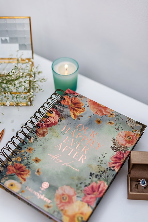 stylish-wedding-planners-books-from-daily-explorer_05