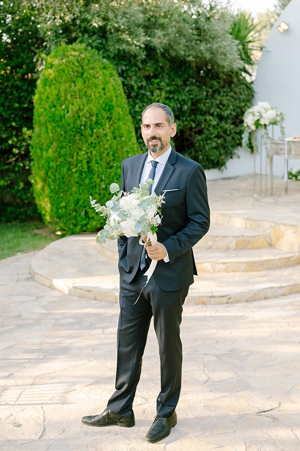 summer-wedding-romantic-flower-arrangements_07