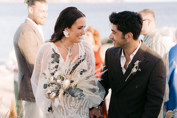 Άκρως καλοκαιρινός γάμος στα Κουφονήσια με υπέροχες μποεμ λεπτομέρειες | Μαλεβη & Παΐσιος