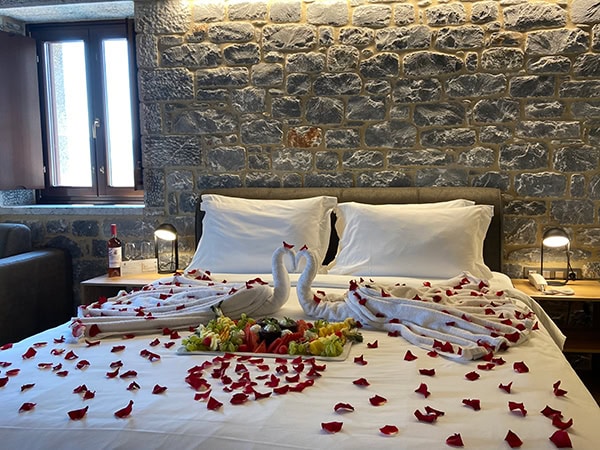 manifest-hotel-honeymoon (18)