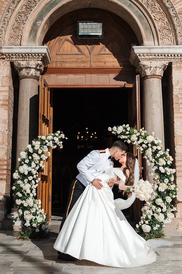 military-wedding-all-white-florals-romantic-details_01