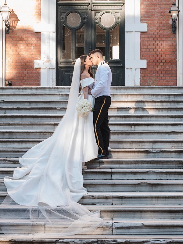 military-wedding-all-white-florals-romantic-details_03