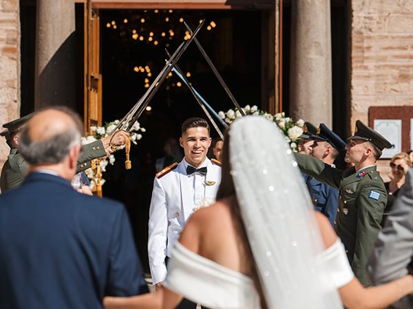 military-wedding-all-white-florals-romantic-details_10