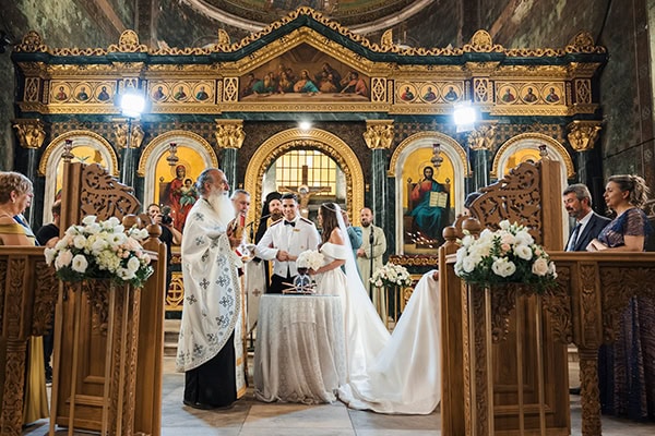 military-wedding-all-white-florals-romantic-details_15