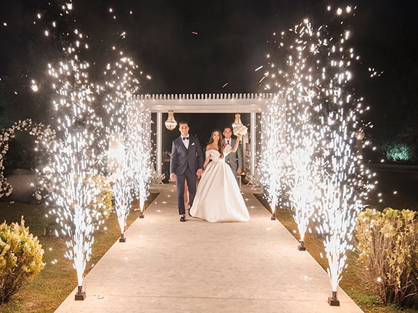 military-wedding-all-white-florals-romantic-details_18