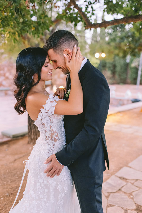 romantic-outdoor-wedding-ktima-laas-sophisticated-decor_04