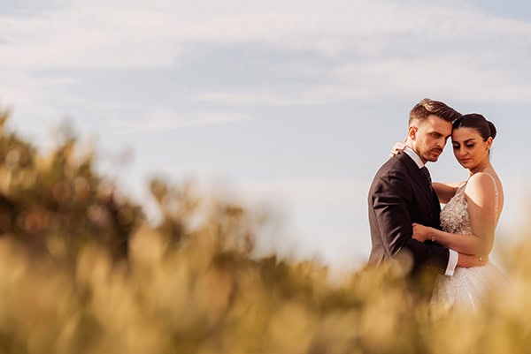 romantic-wedding-in-athens-all-white-florals_02