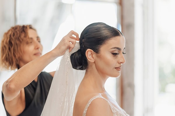 romantic-wedding-in-athens-all-white-florals_05