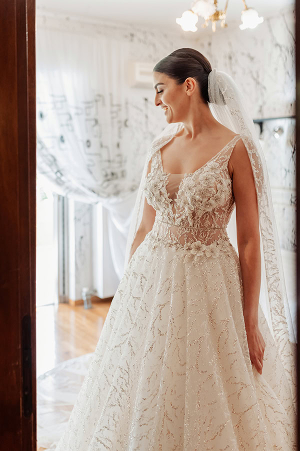 romantic-wedding-in-athens-all-white-florals_06