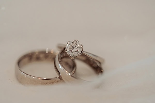 romantic-wedding-in-athens-all-white-florals_07