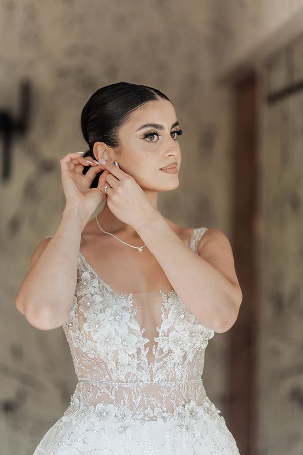 romantic-wedding-in-athens-all-white-florals_09