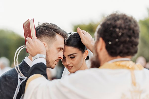 romantic-wedding-in-athens-all-white-florals_15