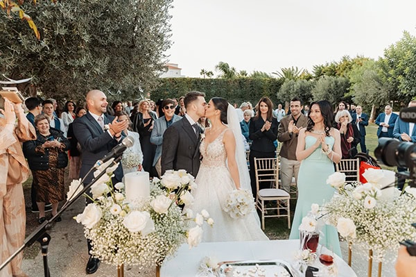 romantic-wedding-in-athens-all-white-florals_17