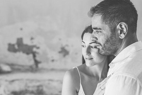 romantic-wedding-santorini-lovely-lilac-ivory-roses_02