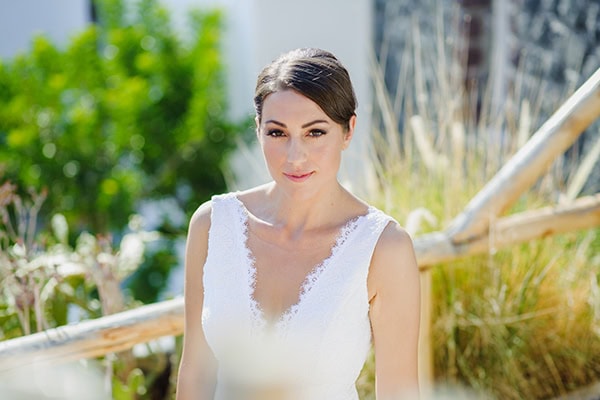 romantic-wedding-santorini-lovely-lilac-ivory-roses_09