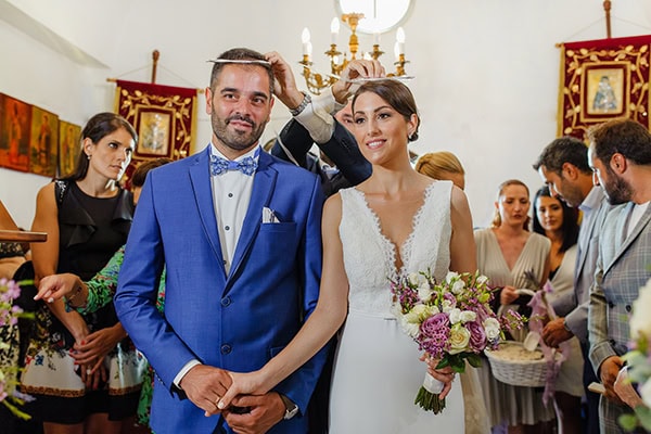 romantic-wedding-santorini-lovely-lilac-ivory-roses_16