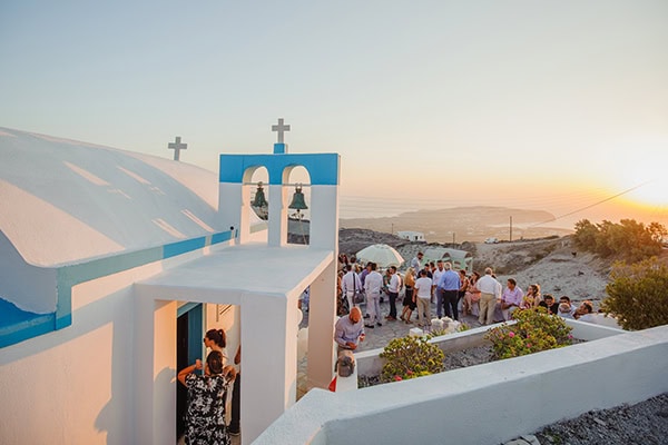 romantic-wedding-santorini-lovely-lilac-ivory-roses_18