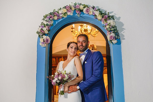 romantic-wedding-santorini-lovely-lilac-ivory-roses_20