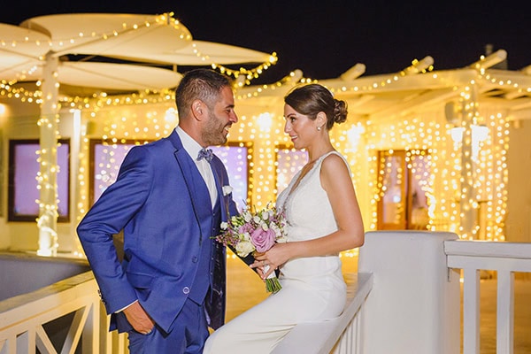 romantic-wedding-santorini-lovely-lilac-ivory-roses_22