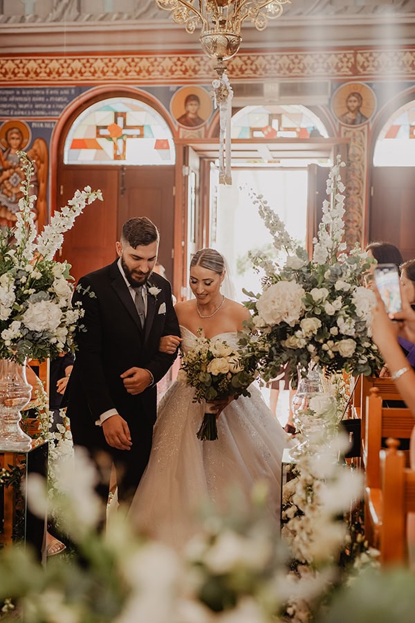 romantic-wedding-with-dreamy-decor-fairy-lights_14