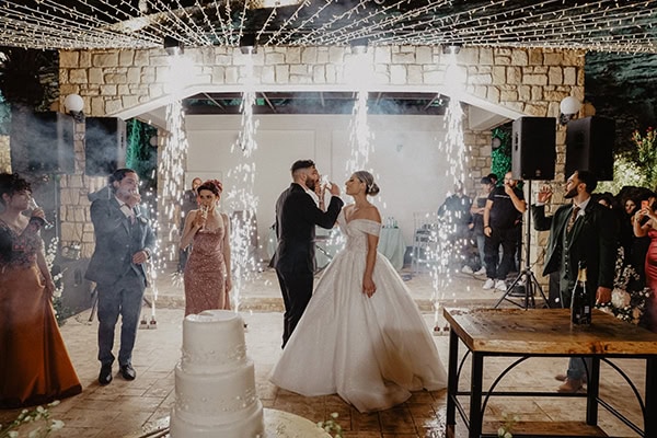 romantic-wedding-with-dreamy-decor-fairy-lights_22