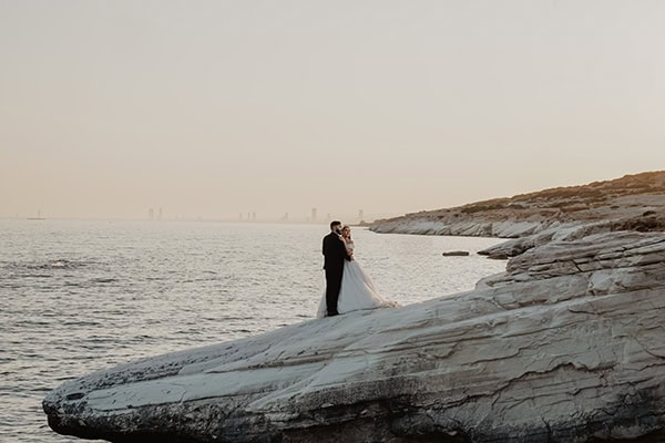 romantic-wedding-with-dreamy-decor-fairy-lights_25