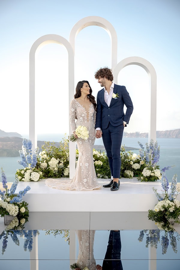 styled-shoot-santorini-contemporary-aesthetic_01