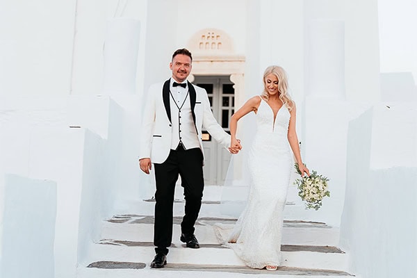 Καλοκαιρινός γάμος στη Σίφνο με λευκές πινελιές και μαγευτική θέα | Κική & Αλέξης