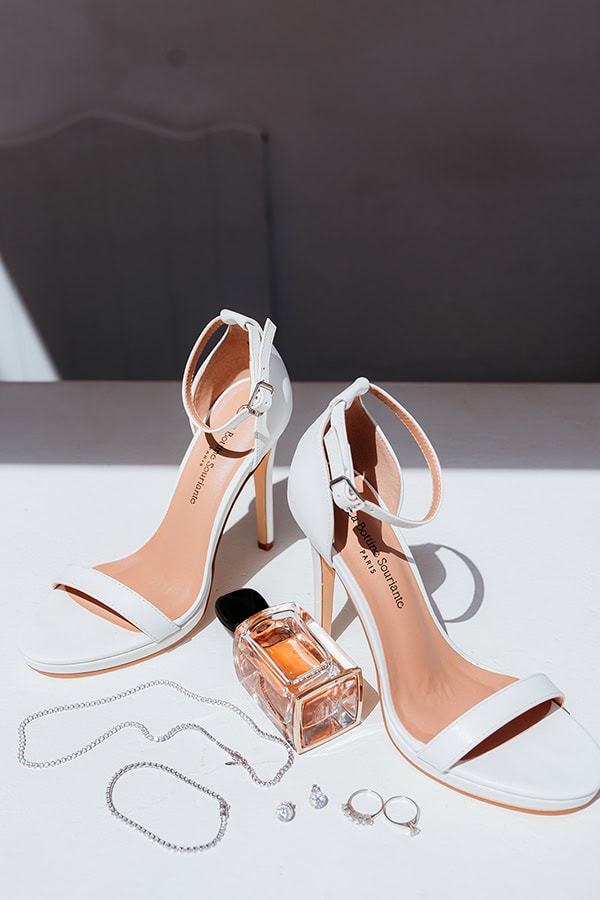 summer-wedding-in-sifnos-with-white-details-stunning-view_04