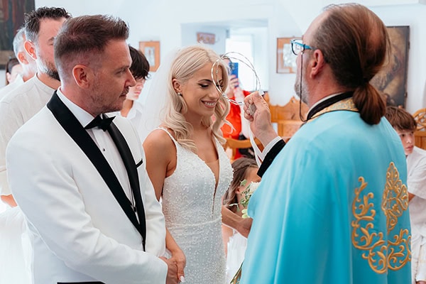 summer-wedding-in-sifnos-with-white-details-stunning-view_13
