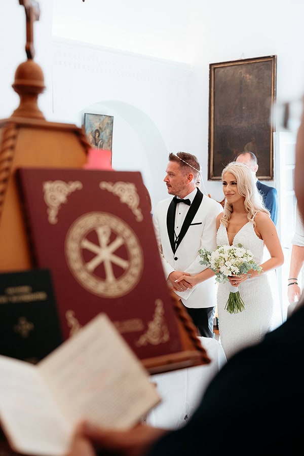 summer-wedding-in-sifnos-with-white-details-stunning-view_14