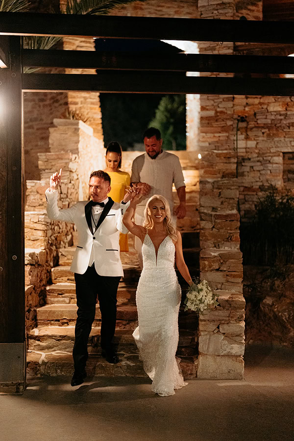 summer-wedding-in-sifnos-with-white-details-stunning-view_25