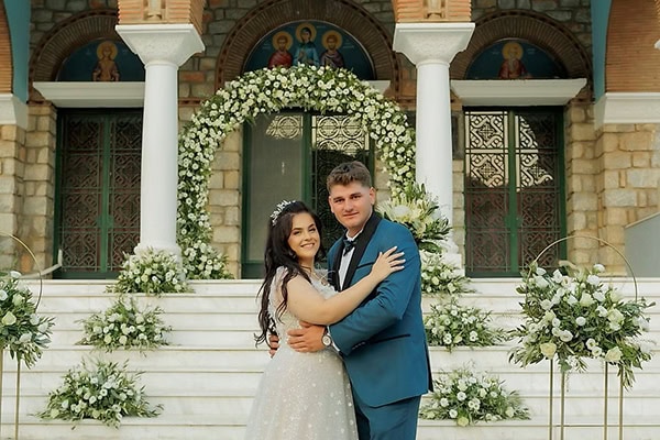 Καλοκαιρινός γάμος στη Σπάρτη με λευκά άνθη | Μαριάνθη & Γιάννης