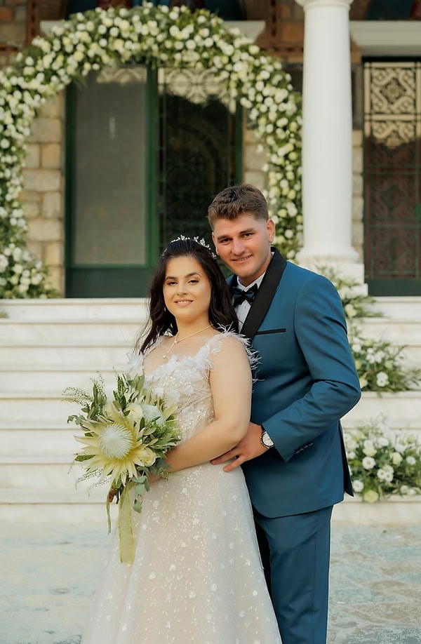 summer-wedding-in-sparta-with-white-flowers_16