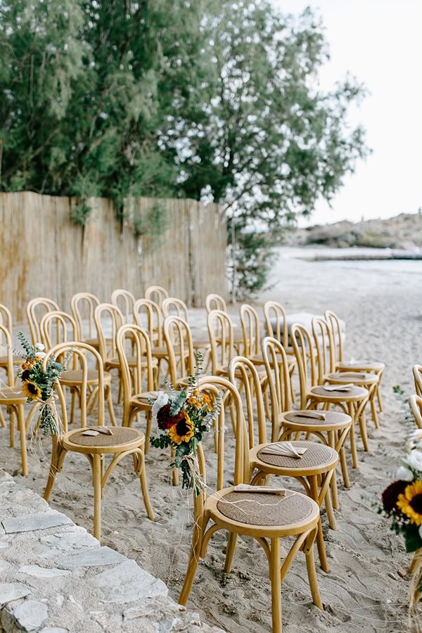 summer-wedding-next-to-the-sea-colorful-flowers-rustic-chic-decoration_12