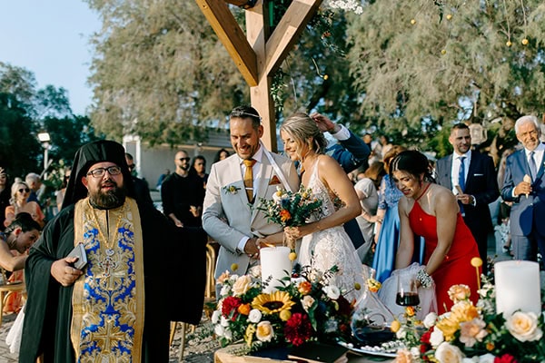 summer-wedding-next-to-the-sea-colorful-flowers-rustic-chic-decoration_25