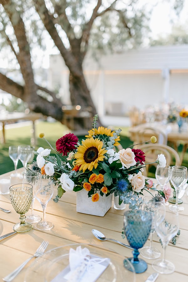 summer-wedding-next-to-the-sea-colorful-flowers-rustic-chic-decoration_28