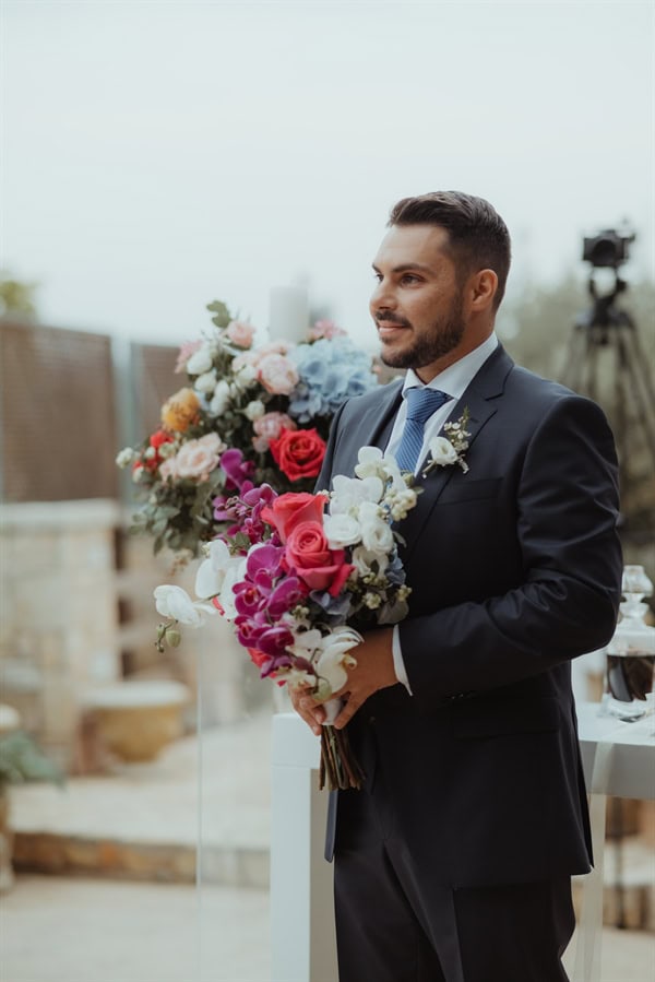 beautiful-summer-wedding-colorful-blooms_23