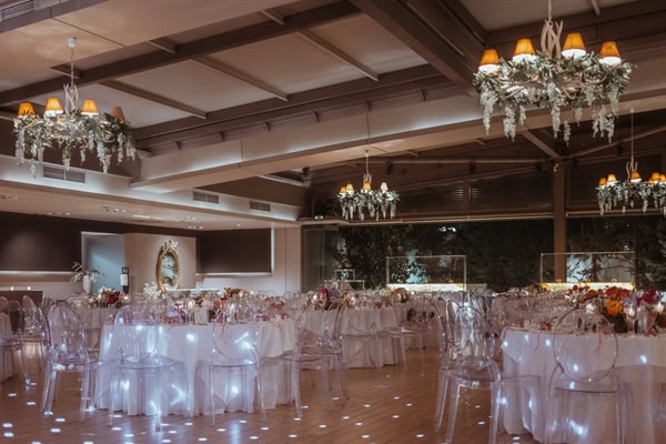 beautiful-summer-wedding-colorful-blooms_26