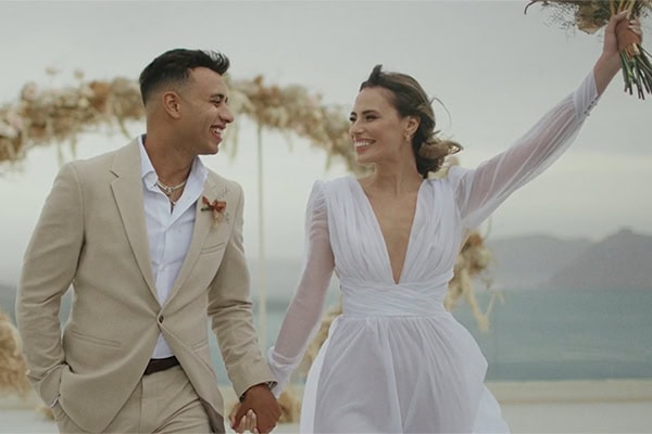 Ονειρικό styled shoot στη Σαντορίνη που αποπνέει διακριτική πολυτέλεια