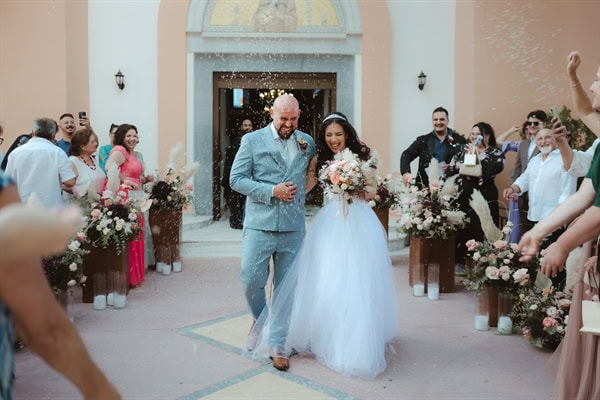 Boho chic γάμος στην Κώ με μπορντό και παστέλ αποχρώσεις | Ισμήνη & Konrad