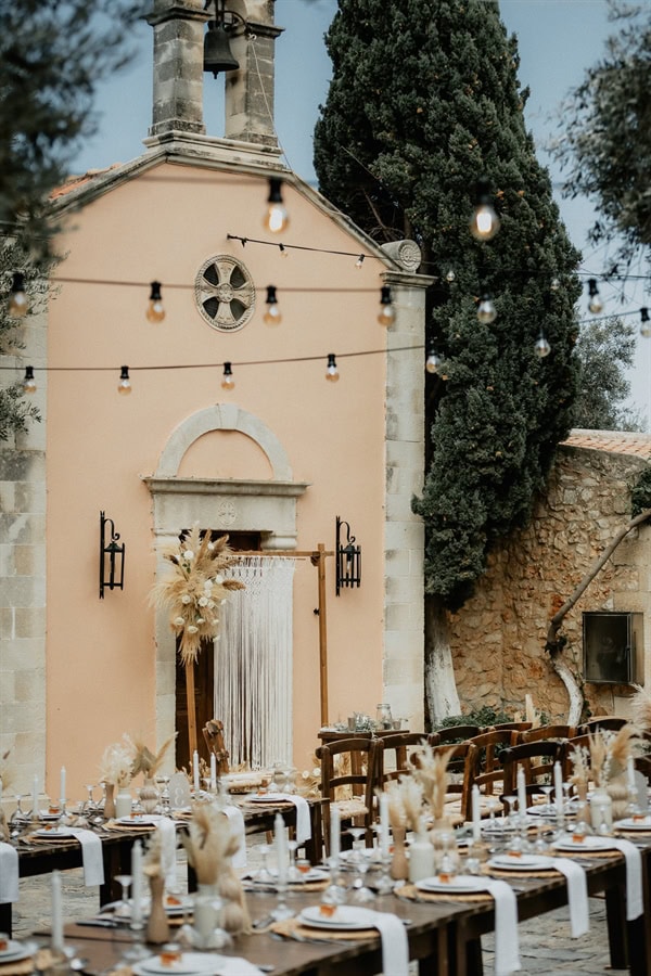 boho-wedding-dreamy-atmosphere-dried-flowers_32