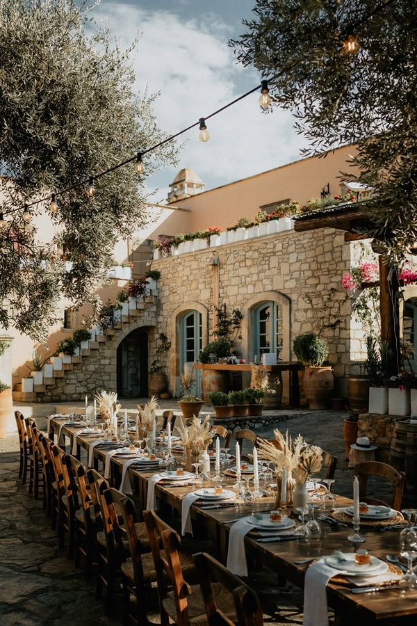 boho-wedding-dreamy-atmosphere-dried-flowers_34