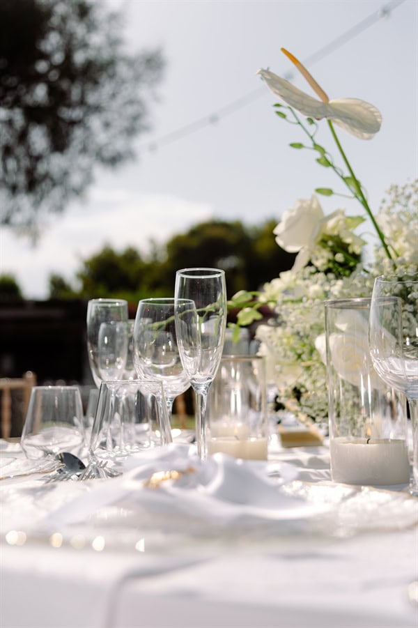 elegant-athens-wedding-white-roses-romance_35