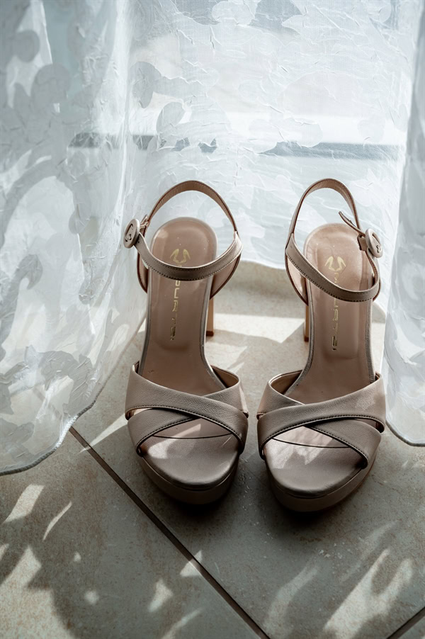 lovely summer wedding romantic details amaltheia the place_4