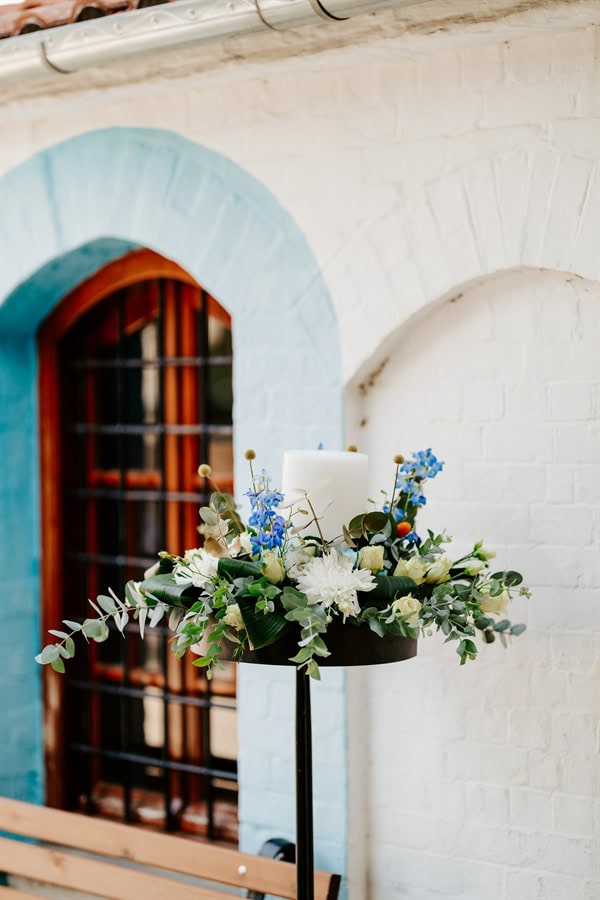 modern-fall-wedding-trikeri-blue-and-ivory-blooms_14