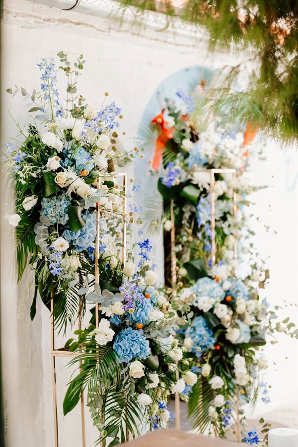 modern-fall-wedding-trikeri-blue-and-ivory-blooms_15