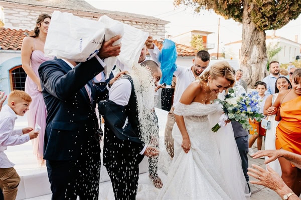 modern-fall-wedding-trikeri-blue-and-ivory-blooms_25